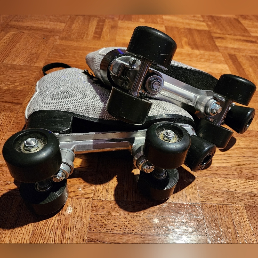 ¤ Rhinestone Roller Skates ¤ - Picture 2 of 6